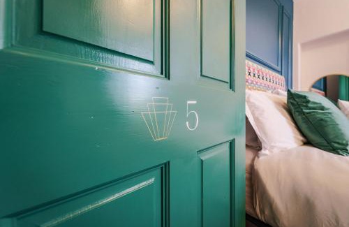 City Centre Apartment | Pet-Friendly Retreat at Emerald Stays UK - Rated 9/10