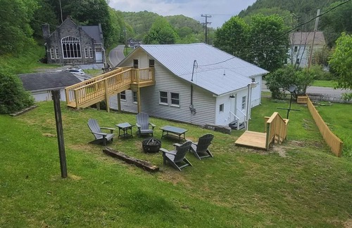 Pocahontas House | Unforgettable Stay at The Adkins House ATV Lodging