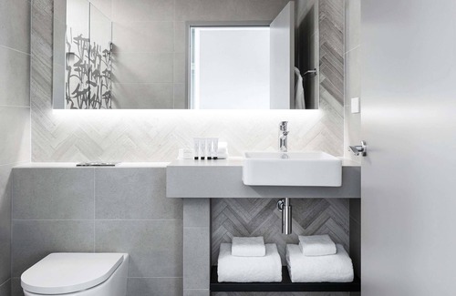Perth Central Business District Hotel | Experience Art Series - The Adnate: A 4-Star Retreat