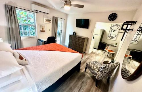 Central Fort Lauderdale House | Discover The Agustin Guesthouse: Men-Only Oasis with Pool