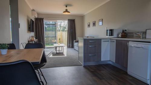 Brixton Apartment | Pet-Friendly Getaway at The Flight Pad Aisle Seat