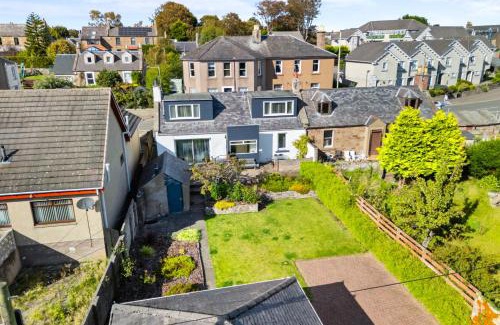 Carnoustie House | Experience The Albatross: Pet & Child Friendly Getaway