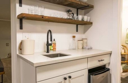 Alberta Condo | Alberta Escape: 2BR Retreat in Prime Location!