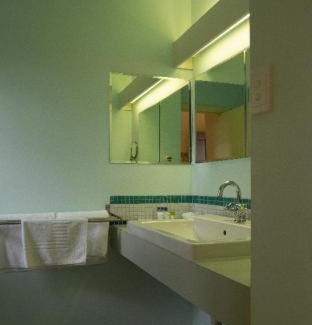 Castlemaine Hotel | Discover The Albion Motel Castlemaine with Hot Tub & Breakfast