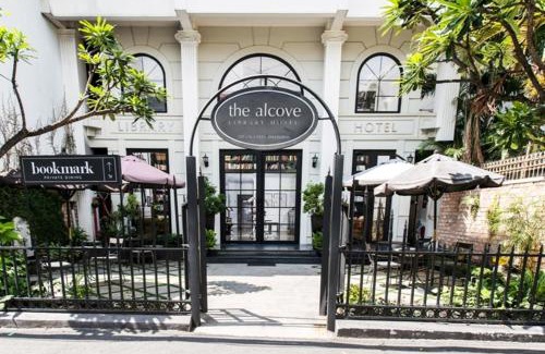 Phu Nhuan Hotel | Discover The Alcove Library Hotel: Wheelchair Accessible Comfort