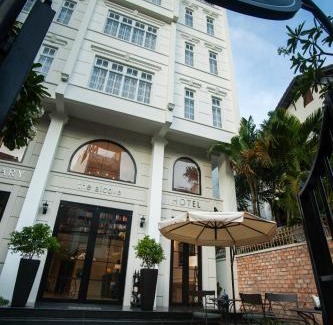 Phu Nhuan Hotel | Discover The Alcove Library Hotel: Wheelchair Accessible Comfort