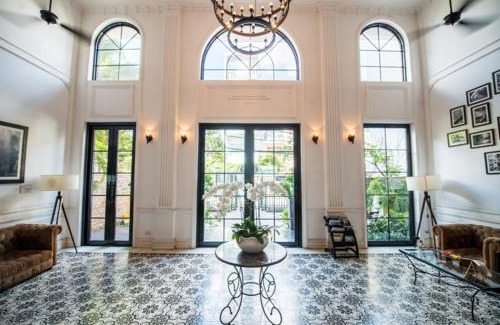 Phu Nhuan Hotel | Discover The Alcove Library Hotel: Wheelchair Accessible Comfort