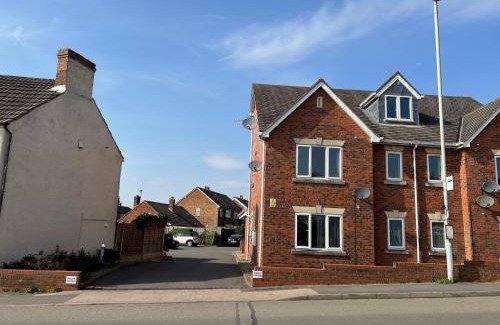 Ibstock Apartment | Family-Friendly Aldridge 2 Bedroom Apartment with Parking