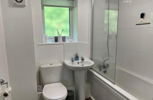 Ibstock Apartment | Family-Friendly Aldridge 2 Bedroom Apartment with Parking
