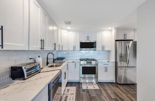 Alden Manor House | Unmatched Ocean View Stay at The Alexa - Beachfront Retreat