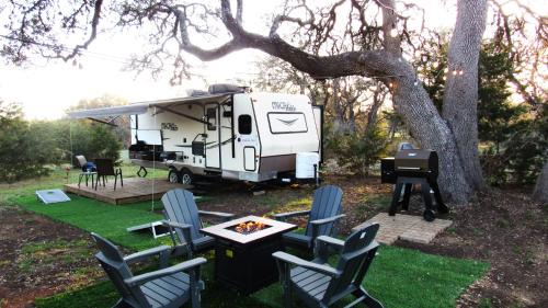Dripping Springs Hotel | Discover The Alexander at Creek Road: Family-Friendly Retreat