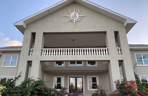 West End Apartment | Oceanfront Alexander Suites: Family-Friendly Queen Suite