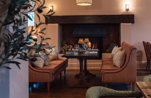 Alfriston Hotel | Deans Place Hotel: Family-Friendly Retreat with Pool & Spa