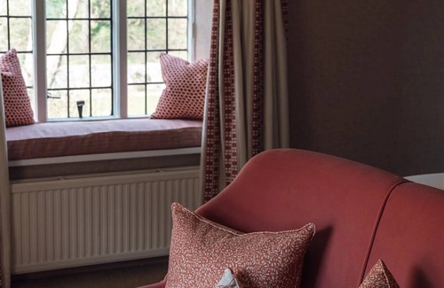 Alfriston Hotel | Deans Place Hotel: Family-Friendly Retreat with Pool & Spa