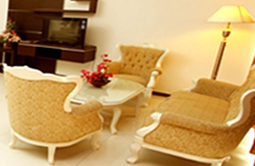 Klojen Hotel | Discover The Aliante Hotel: Family-Friendly Stay with Pool