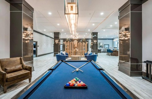 Houston Apartment | Aliyah Poolside Retreat with Ocean Views, Gym & Theater