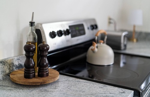 Staunton House | Kid and Pet Friendly Cottage Steps from Gypsy Hill Park