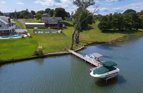 Chickamauga Lake House | Discover The All Seasons Resort with Pool & Hot Tub Oasis
