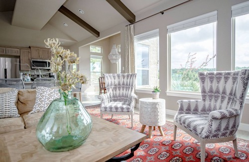 Spring Branch House | Premier All-Suite Century Oak House: Steps to Nature Trails