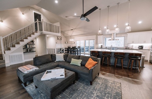 Bentonville House | Relaxing Almand House: Hot Tub & Bike Trail Access