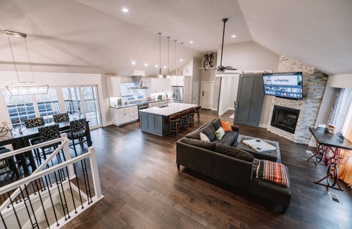 Bentonville House | Relaxing Almand House: Hot Tub & Bike Trail Access