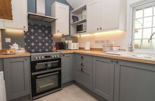 Forthampton House | THE ALMS HOUSE EAST, pet friendly, with open fire in Tewkesbury