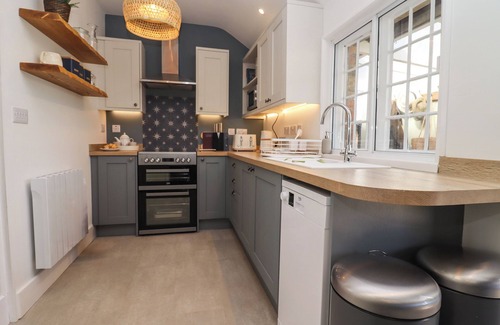 Forthampton House | THE ALMS HOUSE EAST, pet friendly, with open fire in Tewkesbury