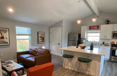 Lakeland Park House | The Aloha Cowboy - Private Home Near Lake Austin Spa