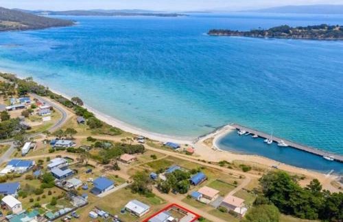 Alonnah House | Family-Friendly Getaway at The Alonnah Beach House