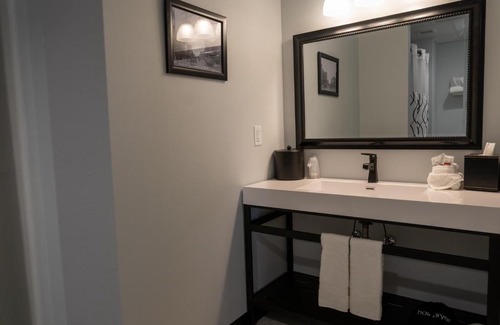 Aberdeen Hotel | Experience Family-Friendly Comfort at The Alonzo Ward Hotel
