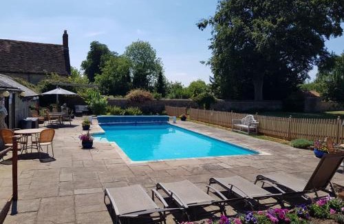 Olney House | Pet-Friendly Haven at The Alpaca - Rated 9/10 by Guests
