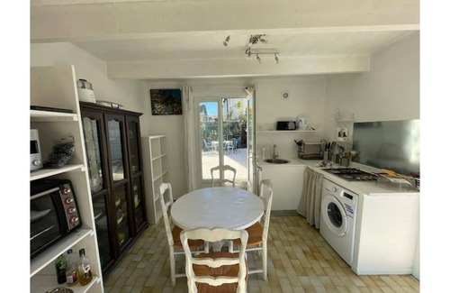 Rognonas Apartment | The Alpilles, Avignon, Arles