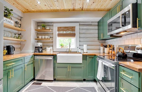 Duluth Cabin | Discover "The Alpine" Cabin: Top-Rated City Retreat