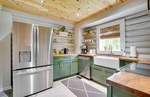 Duluth Cabin | Discover "The Alpine" Cabin: Top-Rated City Retreat