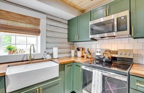 Duluth Cabin | Discover "The Alpine" Cabin: Top-Rated City Retreat