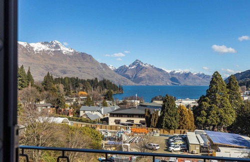 Queenstown Apartment | Top-Rated 1BR Retreat in The Alps | Walk to CBD & Netflix