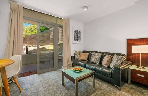 Queenstown Apartment | Top-Rated 1BR Retreat in The Alps | Walk to CBD & Netflix
