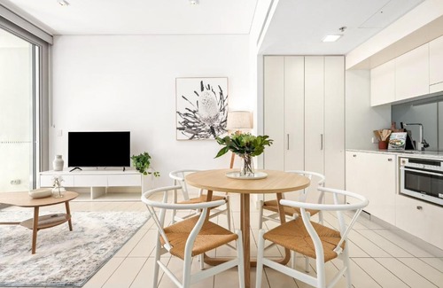 Surry Hills Apartment | Explore The Alta Apartments: Family & Pet-Friendly Retreat