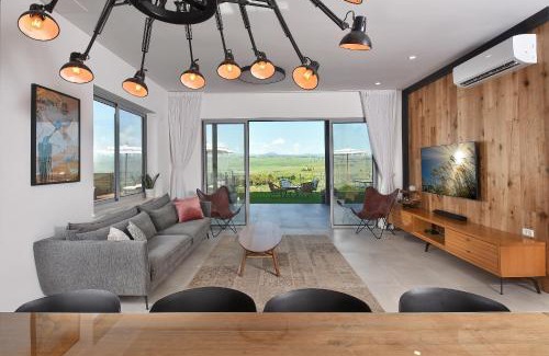 Mishmar HaYarden House | Beautiful Alta Galilea: 3BR with Pool & Ocean View
