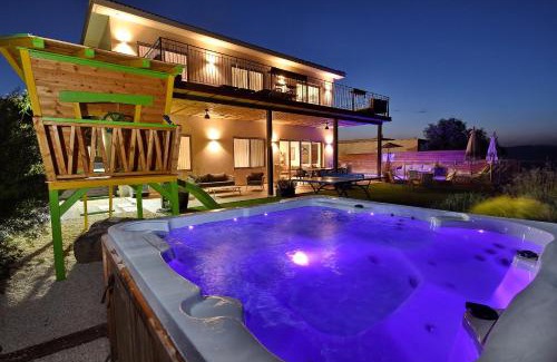 Mishmar HaYarden House | Beautiful Alta Galilea: 3BR with Pool & Ocean View