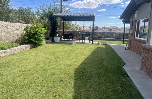 El Paso House | Stylish Alta Loft Near Whole Foods and Family Amenities
