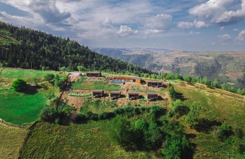 Floresti Villa | The Altitude Cabin Resort