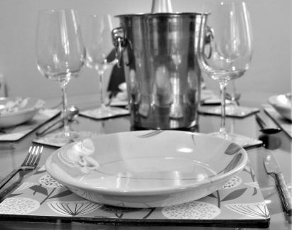 Westcliff-on-Sea Apartment | Exceptional Stay at The Alvaros Apartment with Dining Option