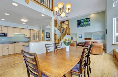 Alyeska House | Unforgettable Alyeska View: Hot Tub at Base of Mountain!