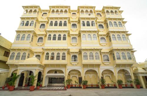Udaipur Resort | Experience The Amar Mahal: 4-Star Comfort & Pet-Friendly Perks
