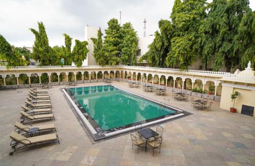 Udaipur Resort | Experience The Amar Mahal: 4-Star Comfort & Pet-Friendly Perks