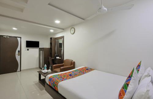 Sayajiganj Hotel | Family-Friendly Stay at The Ambassador with Breakfast Included