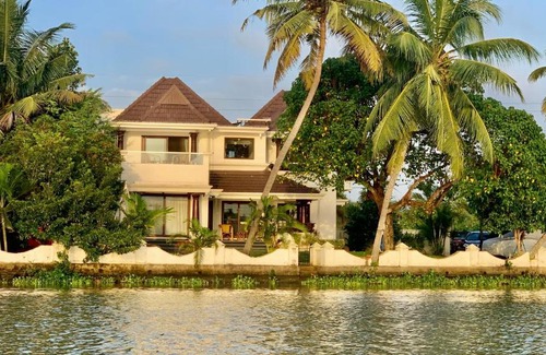 Kumbalam House | Discover BluSalzz Villas - The Ambassador's Residence, Kochi