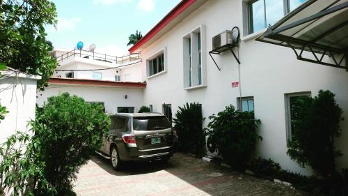 Ikoyi Hotel | Pet-Friendly Ambassadors Hotel with Pool & Spa Amenities