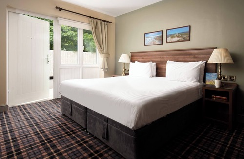Amble Hotel | Discover The Amble Inn: Guest Rated 9/10 with Family Amenities